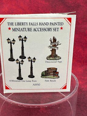 THE LIBERTY FALLS HAND PAINTED MINIATURE ACCESORY SET AH 50